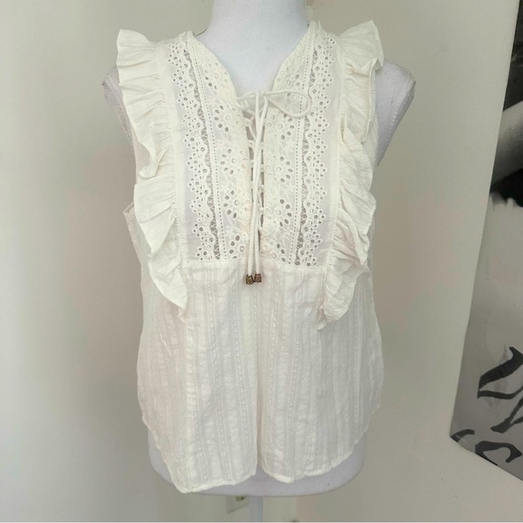 Heartloom eyelet Top - Picture 1 of 8